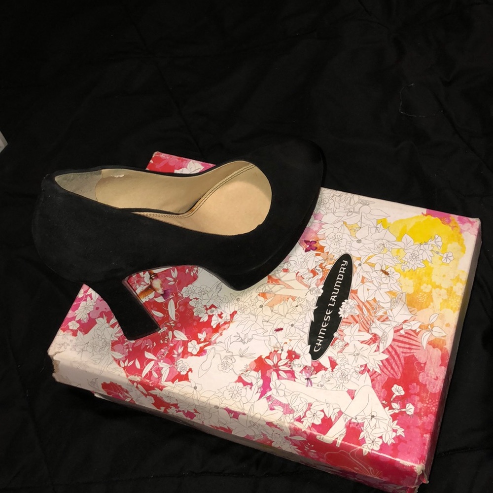 Chinese laundry suede pumps